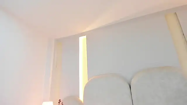 SalomeeBell online show from 10-10-25, 09:15