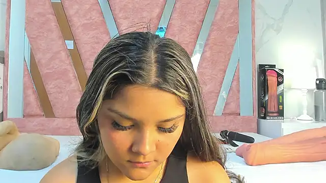 Wonderkloe  online show from 02-26-26, 01:49