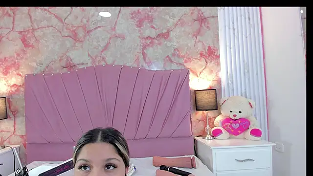 Wonderkloe  online show from 04-10-26, 08:05