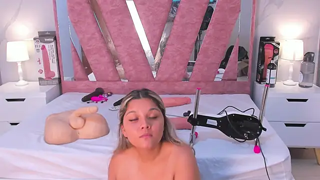 Wonderkloe  online show from 02-13-26, 08:42