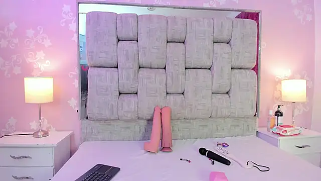 Wonderkloe  online show from 03-26-26, 02:10