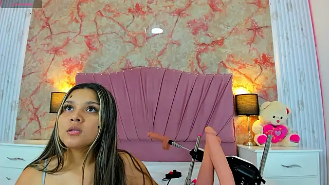 Wonderkloe  online show from 03-19-26, 02:44