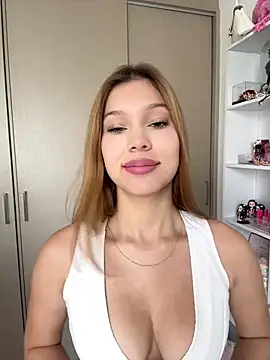 Nikii   online show from 04-12-26, 04:32