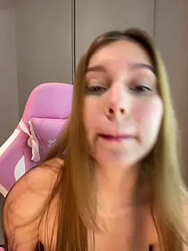 Snapshot of Nikii__ chatting on 02-17-26, 11:35 Nikii online show from 02-17-26, 11:35