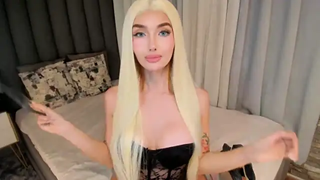 Snapshot of EmeraldGreyson chatting on 02-21-26, 06:15 EmeraldGreyson online show from 02-21-26, 06:15