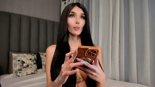 Snapshot of EmeraldGreyson chatting on 02-06-26, 01:23 EmeraldGreyson online show from 02-06-26, 01:23