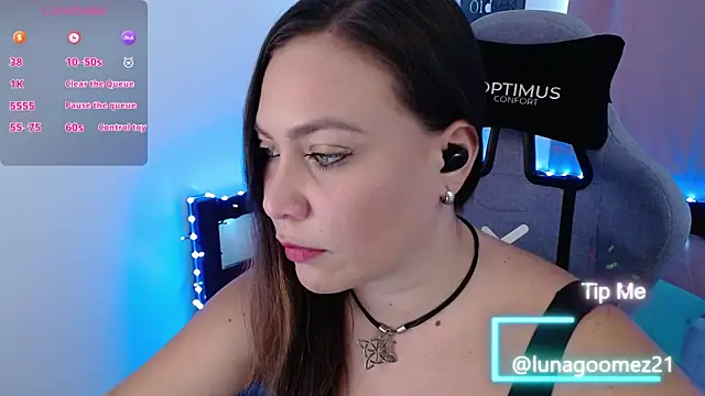 Snapshot of Luna-Gomez chatting on 10-07-25, 04:30 Luna-Gomez online show from 10-07-25, 04:30