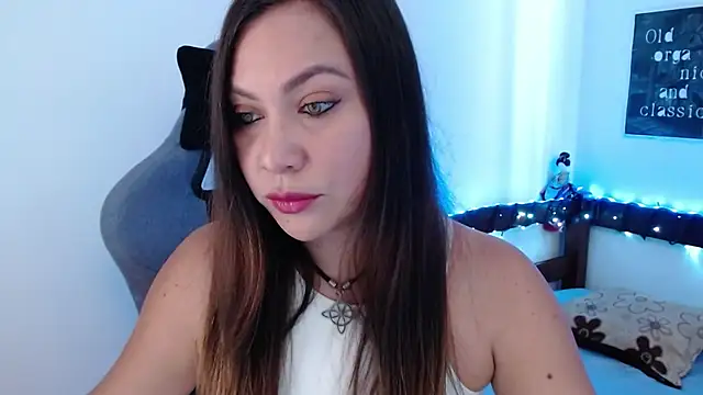 Snapshot of Luna-Gomez chatting on 10-09-25, 05:02 Luna-Gomez online show from 10-09-25, 05:02