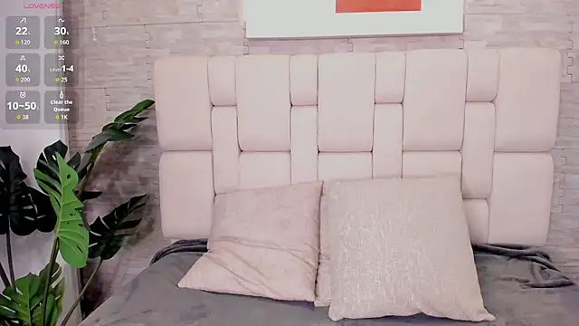 estefanyy  online show from 09-24-25, 12:11