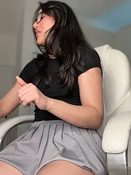 Snapshot of julieta_jhonss chatting on 03-16-26, 05:44 julieta jhonss online show from 03-16-26, 05:44