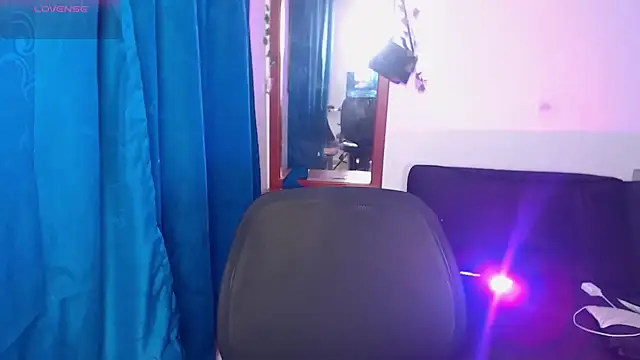 Snapshot of lincy_honeyy chatting on 10-22-25, 05:51 lincy honeyy online show from 10-22-25, 05:51
