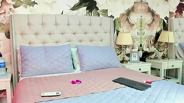 MaddyMay  online show from 11-29-25, 09:15