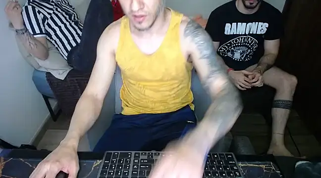 bossking017 online show from 03-07-25, 08:22