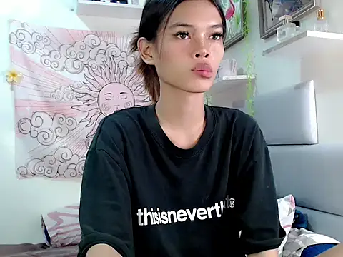 Snapshot of itsmekyrie chatting on 10-14-25, 06:58 itsmekyrie online show from 10-14-25, 06:58