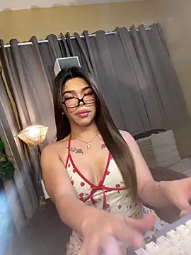 Snapshot of Nyxie_luxx chatting on 04-30-26, 02:57 Nyxie luxx online show from 04-30-26, 02:57