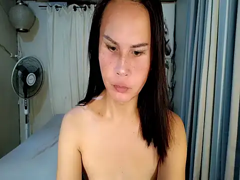 Snapshot of holly_bitch chatting on 07-13-26, 01:49 holly bitch online show from 07-13-26, 01:49