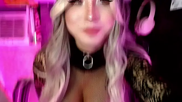 UrhotlucyTS online show from 11-17-25, 06:50