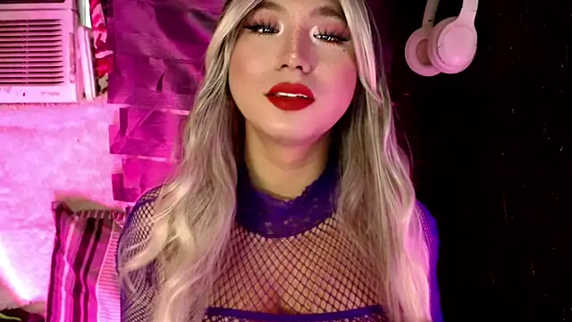 UrhotlucyTS online show from 12-16-25, 07:12