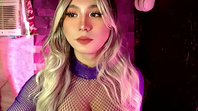 UrhotlucyTS online show from 11-13-25, 05:55