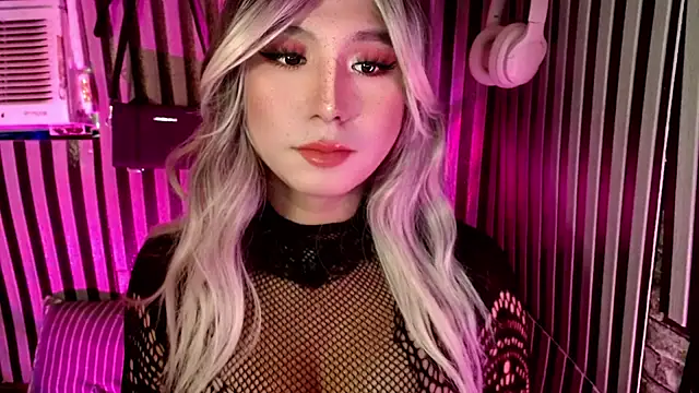 UrhotlucyTS online show from 01-13-26, 07:12