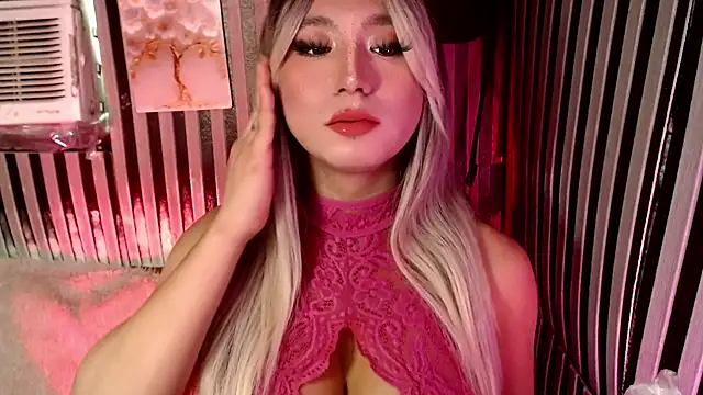 Snapshot of UrhotlucyTS chatting on 07-18-26, 05:49 UrhotlucyTS online show from 07-18-26, 05:49