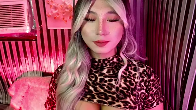 Snapshot of UrhotlucyTS chatting on 06-18-26, 06:56 UrhotlucyTS online show from 06-18-26, 06:56