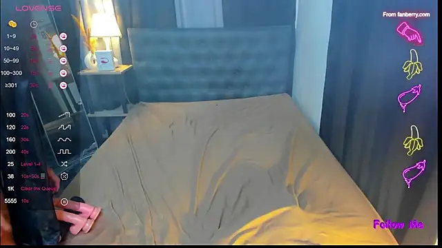 Snapshot of Kyliejennings chatting on 11-16-25, 08:19 Kyliejennings online show from 11-16-25, 08:19