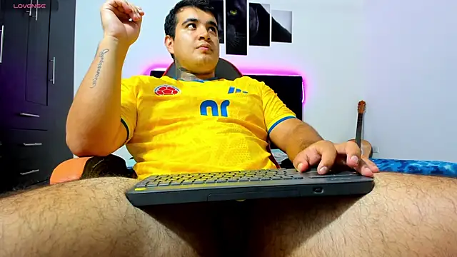 Snapshot of thiago__cp01 chatting on 07-24-26, 02:51 thiago cp01 online show from 07-24-26, 02:51