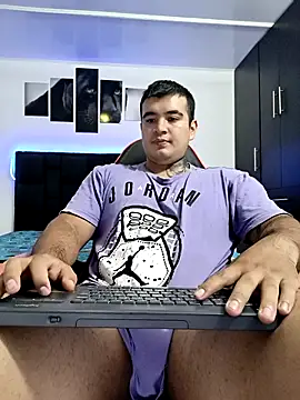 Snapshot of thiago__cp01 chatting on 10-13-25, 06:59 thiago  cp01 online show from 10-13-25, 06:59
