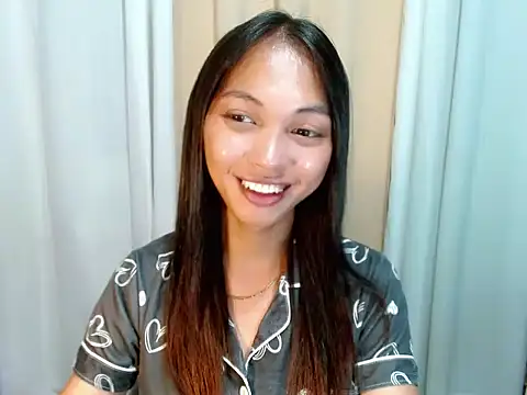 Snapshot of Simi_Ipit chatting on 04-29-26, 05:30 Simi Ipit online show from 04-29-26, 05:30