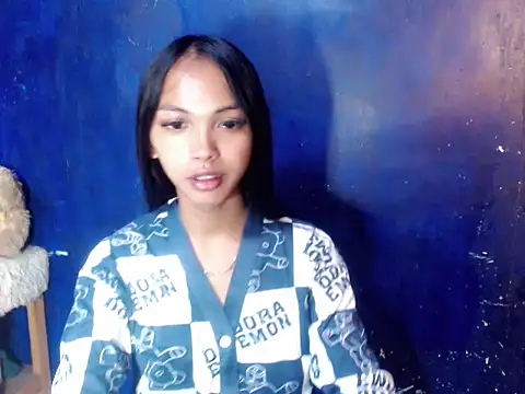 Snapshot of Simi_Ipit chatting on 04-19-26, 06:21 Simi Ipit online show from 04-19-26, 06:21