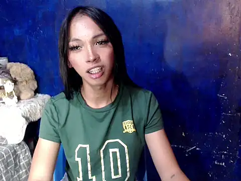 Snapshot of Simi_Ipit chatting on 04-23-26, 01:24 Simi Ipit online show from 04-23-26, 01:24