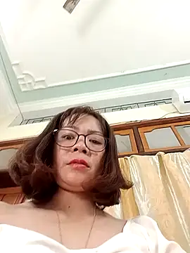 Snapshot of Mizzu-mi chatting on 10-19-25, 08:11 Mizzu-mi online show from 10-19-25, 08:11