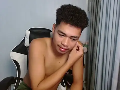 Snapshot of curlyasian_njxx chatting on 06-07-26, 04:07 curlyasian njxx online show from 06-07-26, 04:07
