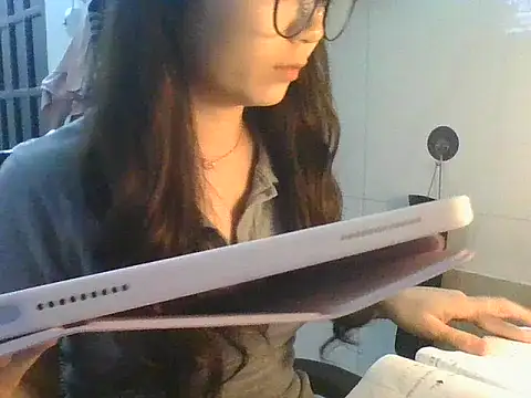 Linzly online show from 10-31-25, 02:52