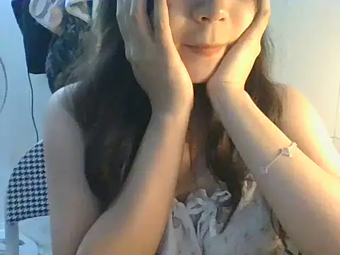 Linzly online show from 09-10-25, 03:44