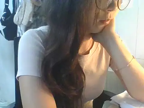 Linzly online show from 10-17-25, 02:26