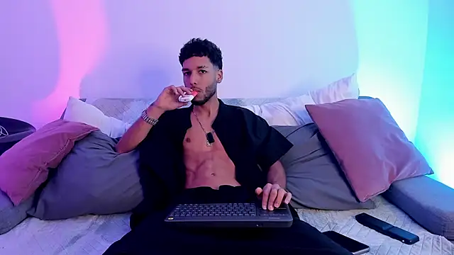 Snapshot of Thiagoferreti chatting on 06-08-26, 03:29 Thiagoferreti online show from 06-08-26, 03:29