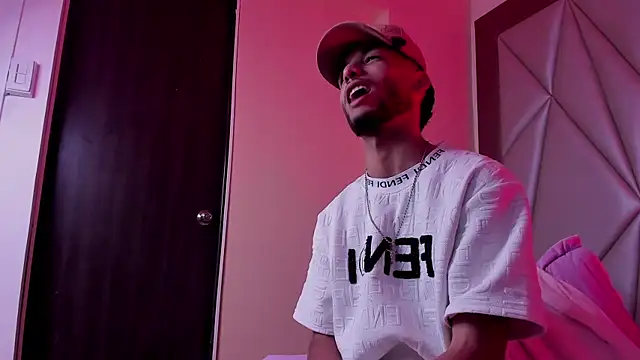 Snapshot of Thiagoferreti chatting on 05-21-26, 10:01 Thiagoferreti online show from 05-21-26, 10:01