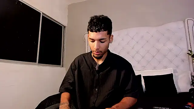 Snapshot of Thiagoferreti chatting on 02-16-26, 03:27 Thiagoferreti online show from 02-16-26, 03:27