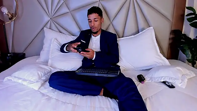 Snapshot of Thiagoferreti chatting on 02-12-26, 04:45 Thiagoferreti online show from 02-12-26, 04:45