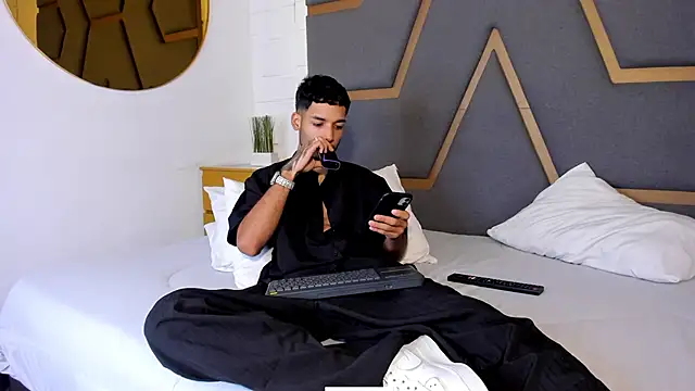 Snapshot of Thiagoferreti chatting on 02-24-26, 03:51 Thiagoferreti online show from 02-24-26, 03:51