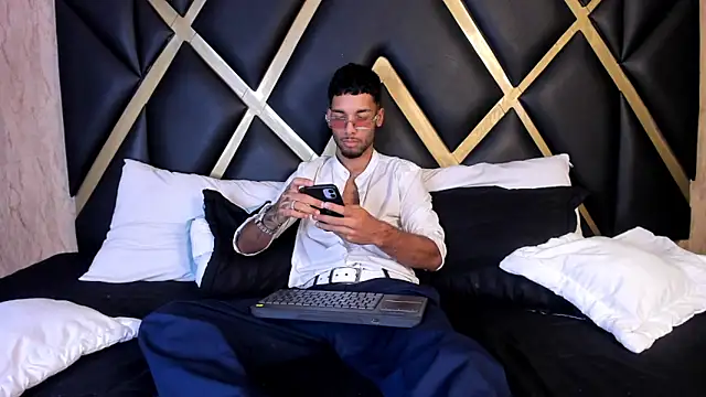 Snapshot of Thiagoferreti chatting on 02-26-26, 03:39 Thiagoferreti online show from 02-26-26, 03:39