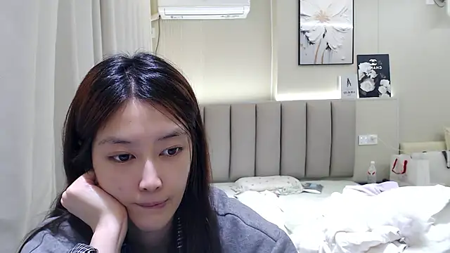 Mimi-cnbaby online show from 10-28-25, 01:32