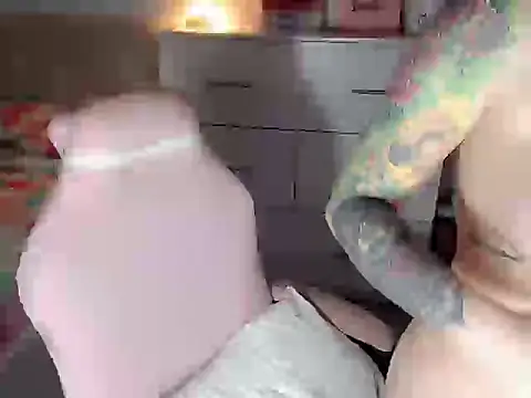 Snapshot of urbaby_monica chatting on 11-06-25, 02:37 urbaby monica online show from 11-06-25, 02:37