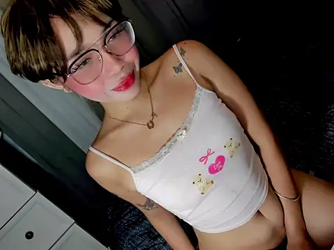Snapshot of rian_shemale chatting on 10-11-25, 12:11 rian shemale online show from 10-11-25, 12:11