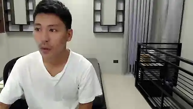 Snapshot of hot_derfs27 chatting on 10-19-25, 12:46 hot derfs27 online show from 10-19-25, 12:46