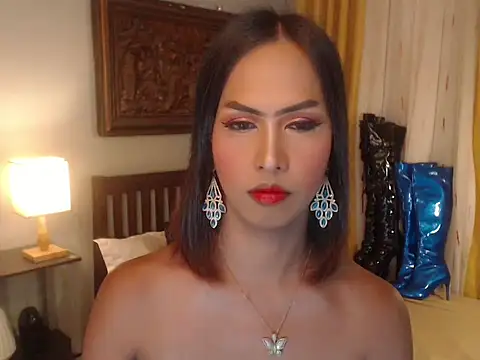 Nathalieheartt online show from 10-13-25, 01:51