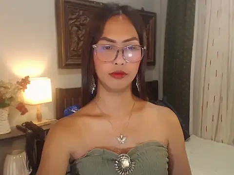 Snapshot of Nathalieheartt chatting on 07-13-26, 01:43 Nathalieheartt online show from 07-13-26, 01:43