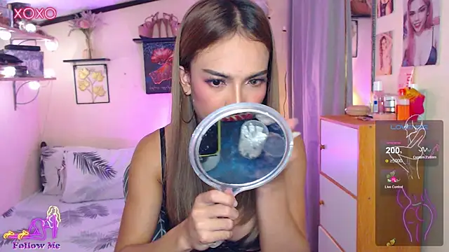 izabella moore online show from 10-22-25, 05:29